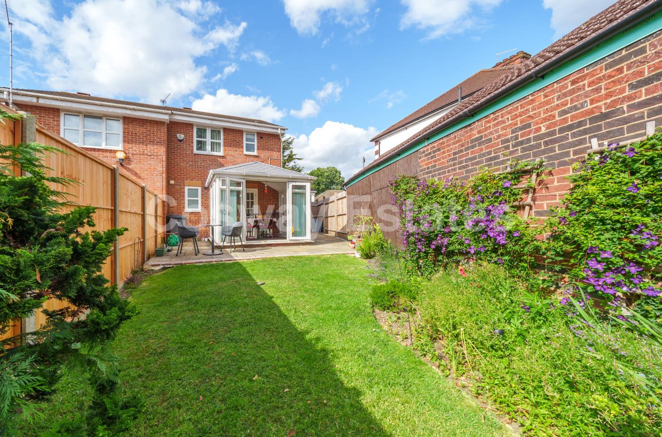 Longfield Avenue, Mill Hill